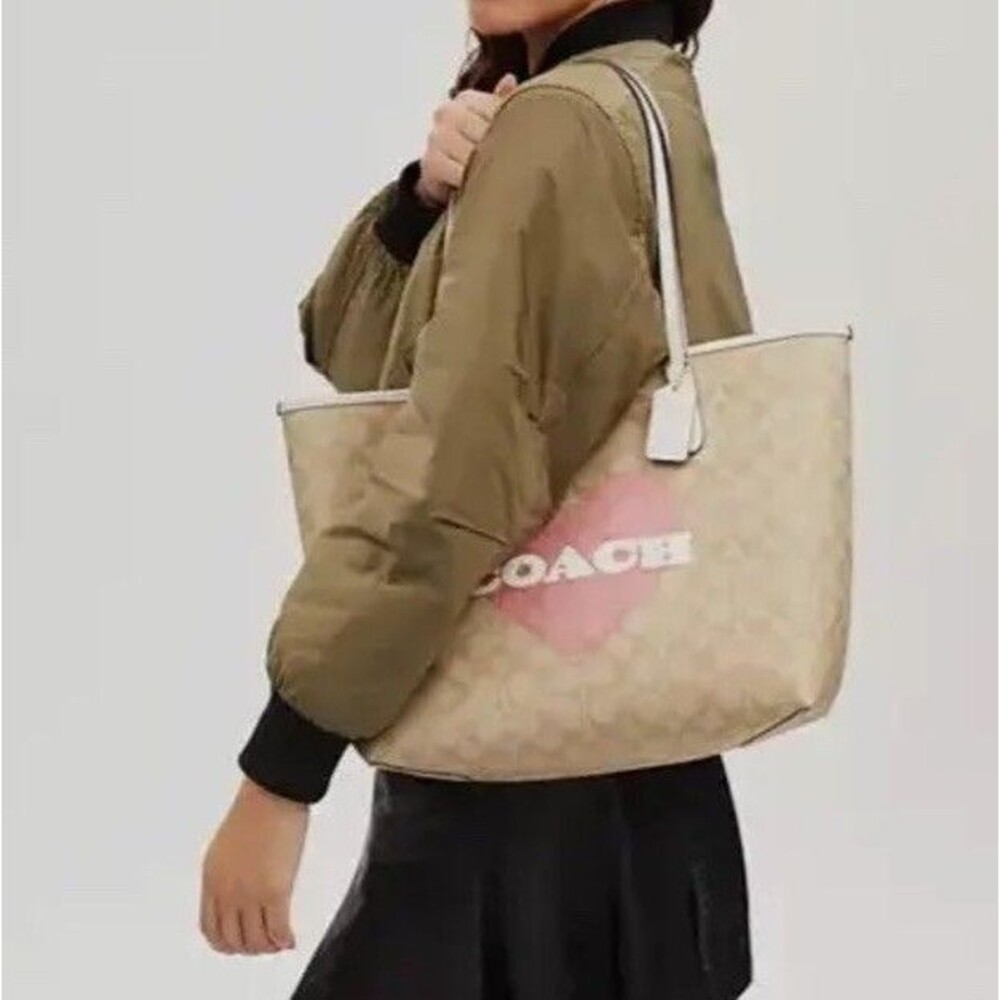 Coach Heart Print City Tote Signature Pink CP052 Bag Purse Handbag Laptop NWT - Picture 4 of 10